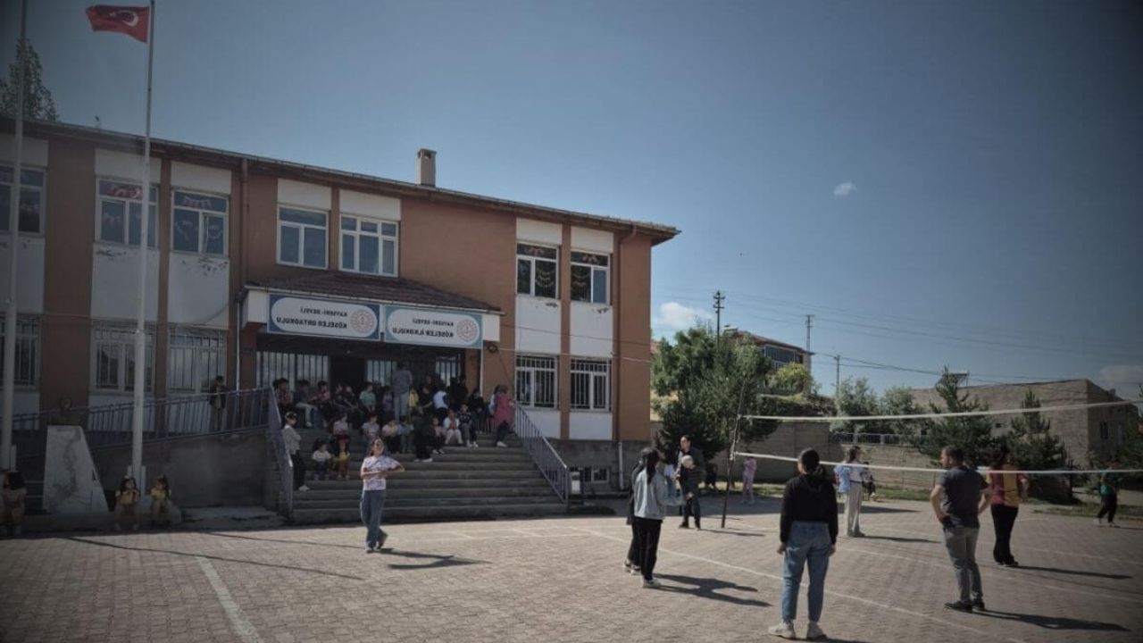 Kayseri'de öğrenci sayısı krize dönüştü! Okullarda yer değişikliği gündemde