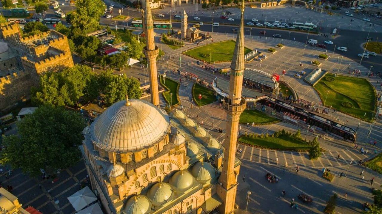 Kayseri’de sıra dışı yarışma: Namazını camide kılana ödül yağacak!