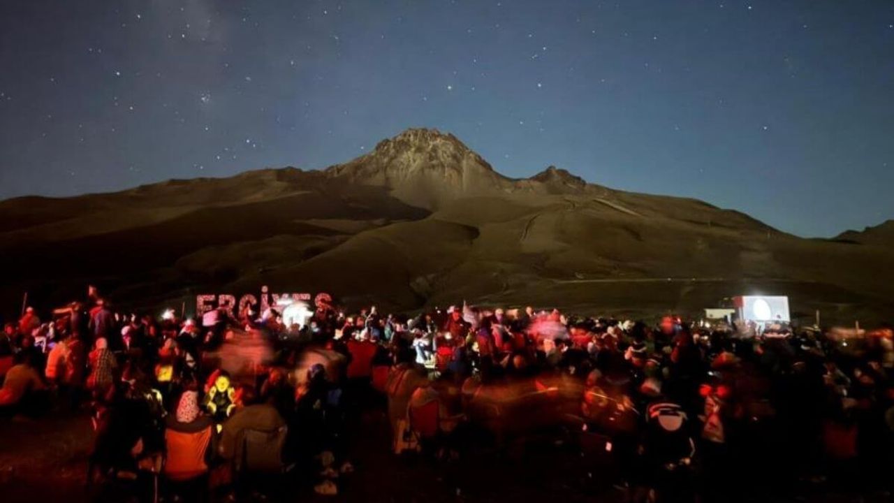 Kayseri'de unutulmaz gece: 20 bin kişi zirvede buluştu!