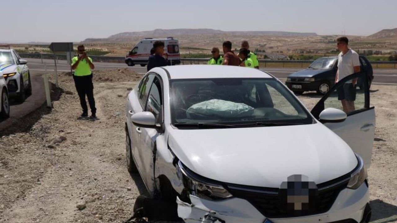Kayseri yolunda kaza yapan otomobil 112’yi aradı!