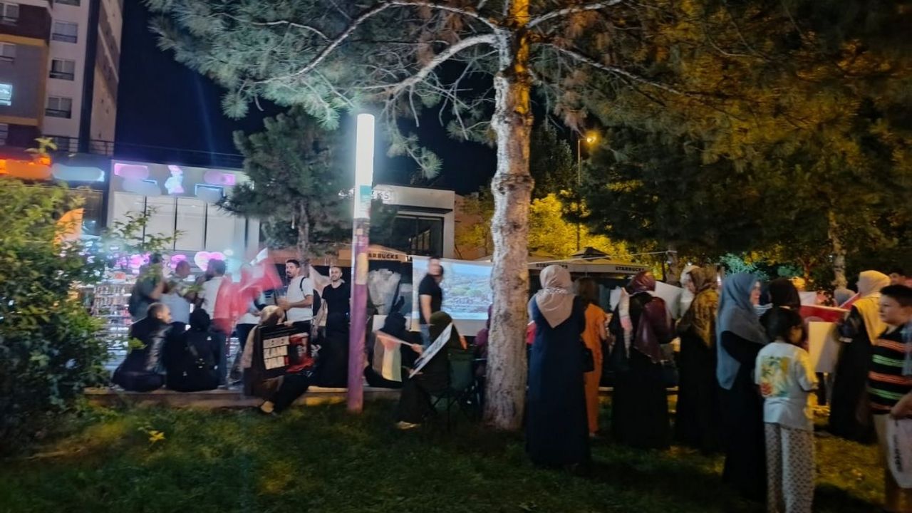 Talas’ta sokaklar hareketlendi! Kısa film ve dev pankart dikkat çekti