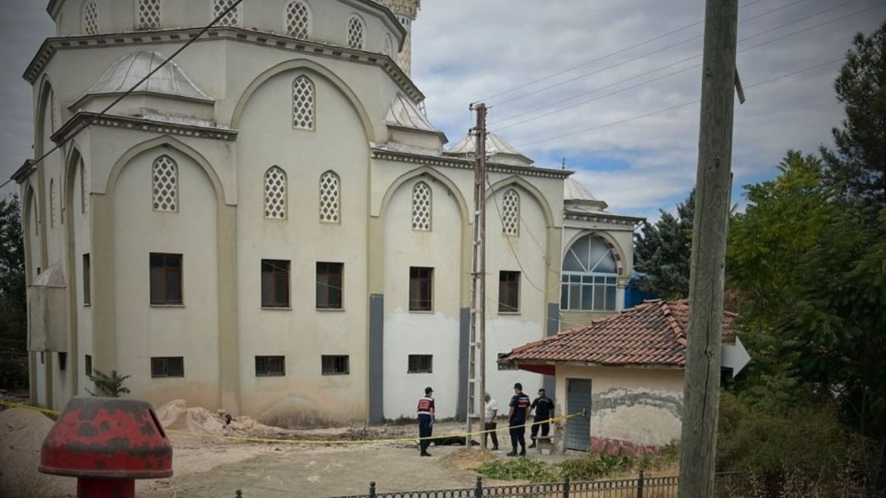 Kayseri'den gittiği şehirde cami kubbesinden düşerek can verdi!