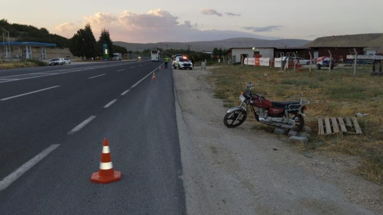 Otomobil ile Motosiklet Çarpıştı, 1 Kişi Yaralandı