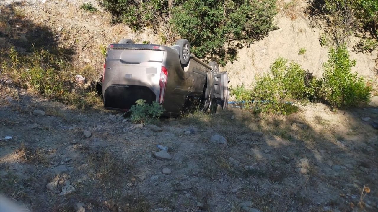 Minibüs şarampolden uçtu 6 Yaralı
