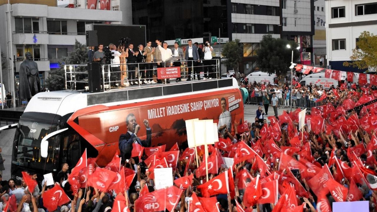Özel o mitingden seslendi: 'Seçim sandığı gelecek, Türkiye kazanacak!'