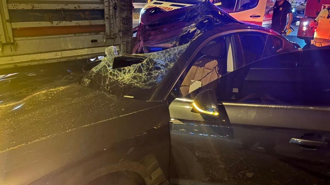 Peş peşe meydana gelen trafik kazalarında 1’i ağır 13 kişi yaralandı