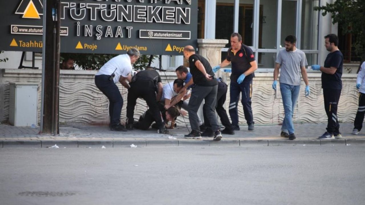 Sevgilisinden ayrıldı, İş yeri kurşunladı, Bıçağı boğazına dayadı!