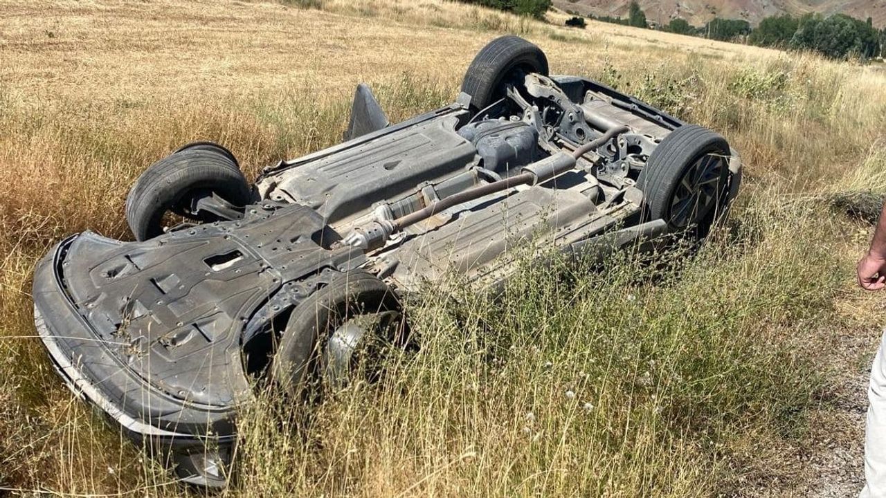 Köy ziyaretinden dönen kaymakam kaza geçirdi! Muhtar ile çarpıştı