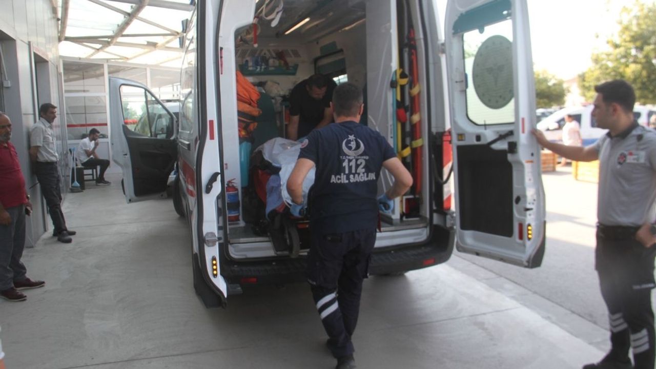 Sokak ortasında husumetli kavgası! 2 kişi bıçaklandı