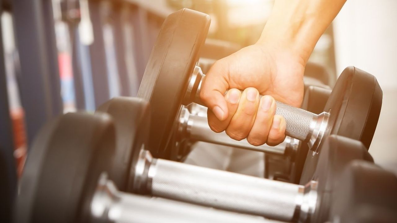 Fitness Salonunda Temizlik İhmal Edilirse: Mikroplar Dumbbell’da Bekliyor