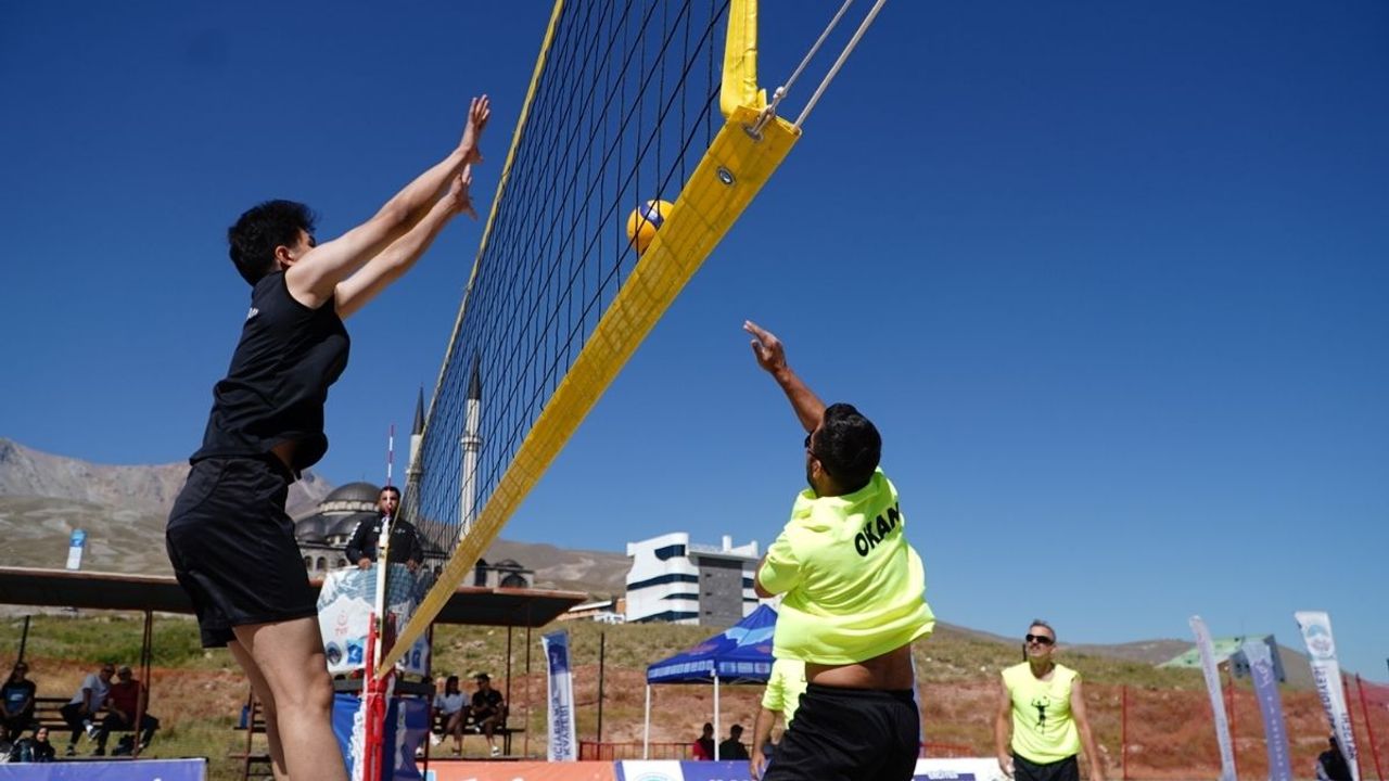 Erciyes'de Voleybol turnuvası başladı
