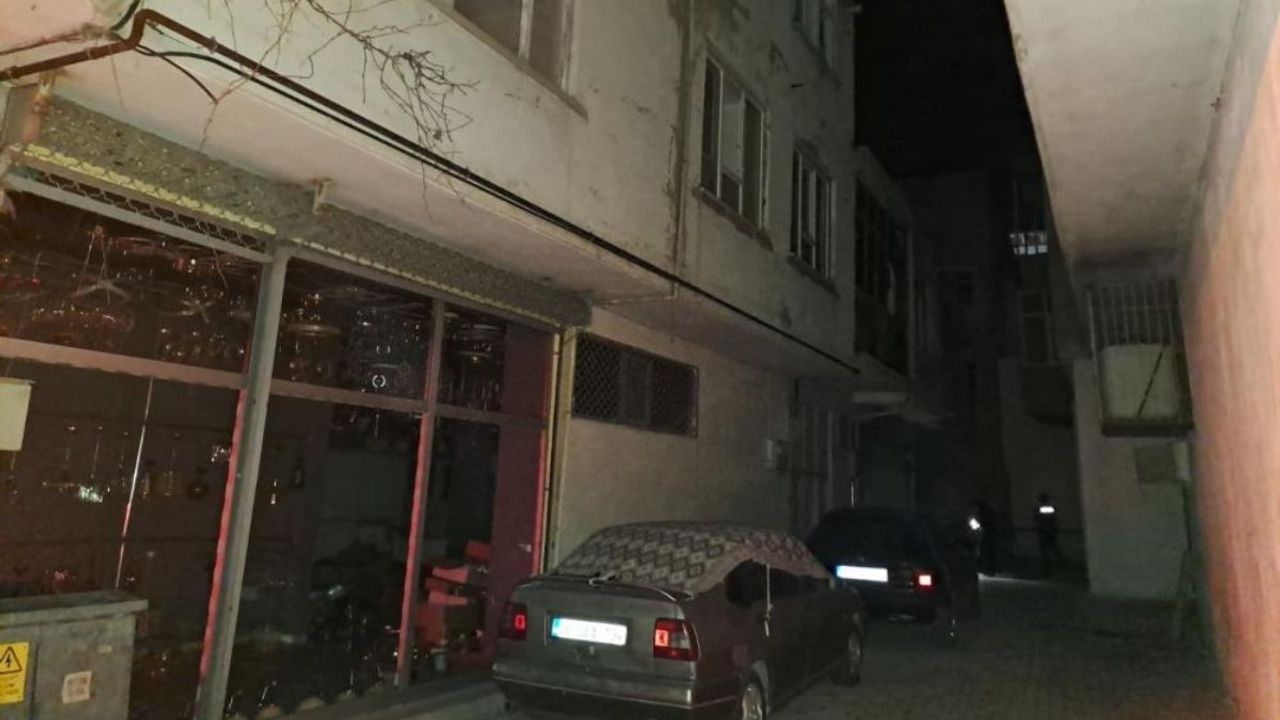 Gece yarısı 3. kattan düşen çocuk ağır yaralandı!
