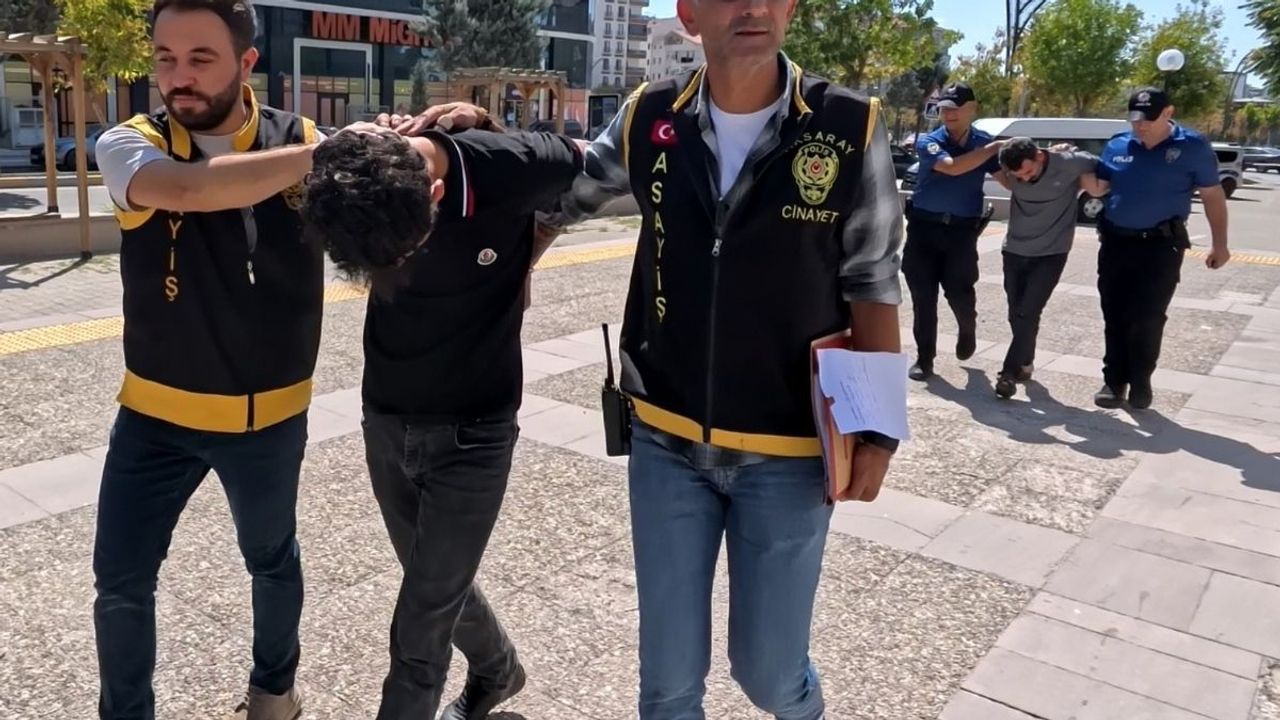 2’si polis 4 kişiyi yaralayan baba-oğul serbest bırakıldı