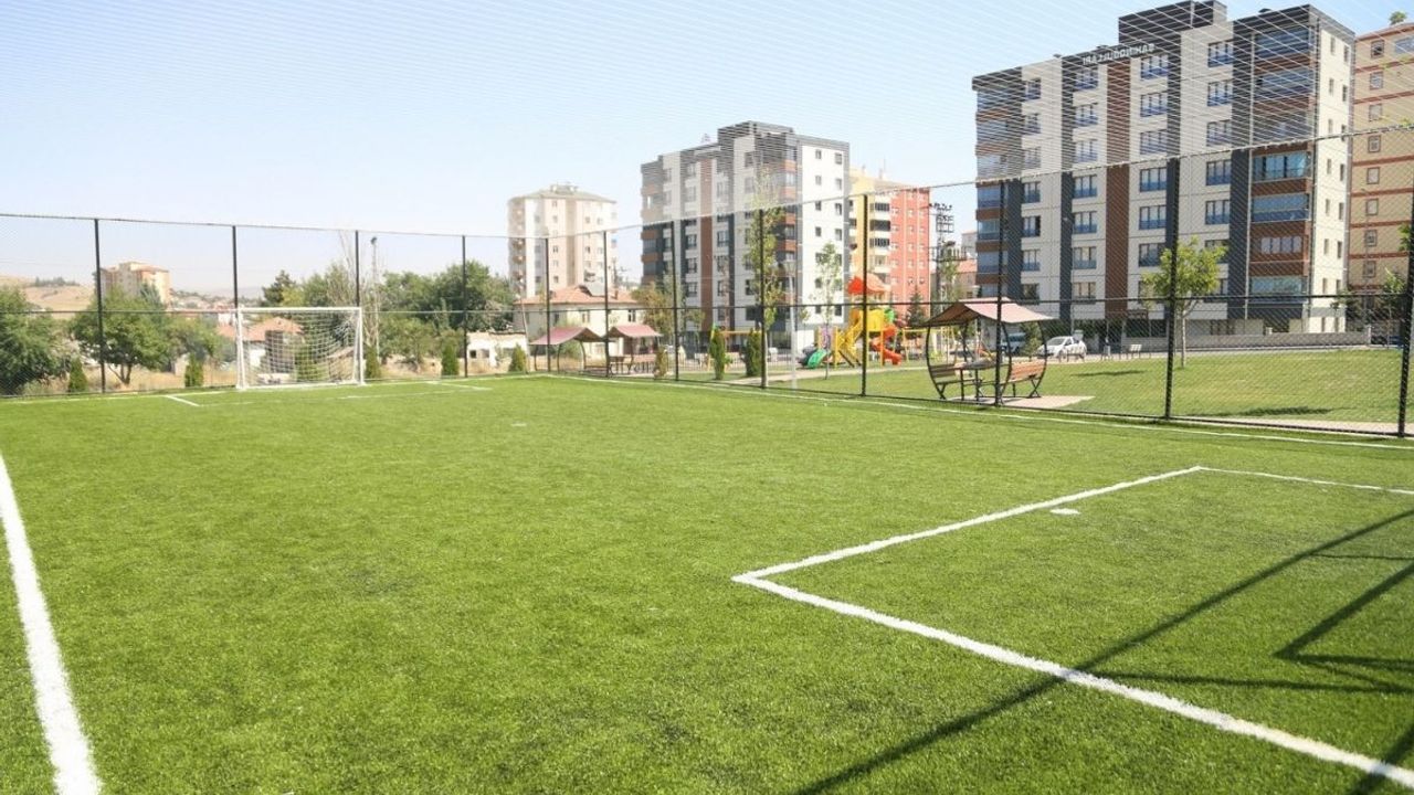 Gençlere dev müjde: 3 mahalleye yepyeni futbol sahaları geliyor!