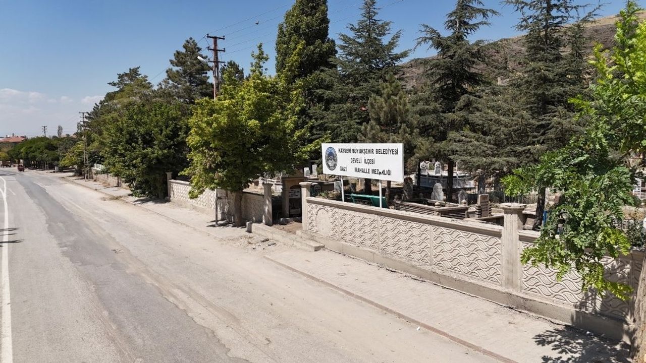 Kayseri Büyükşehir Belediyesi 9 bin metrelik duvar inşa ediyor.