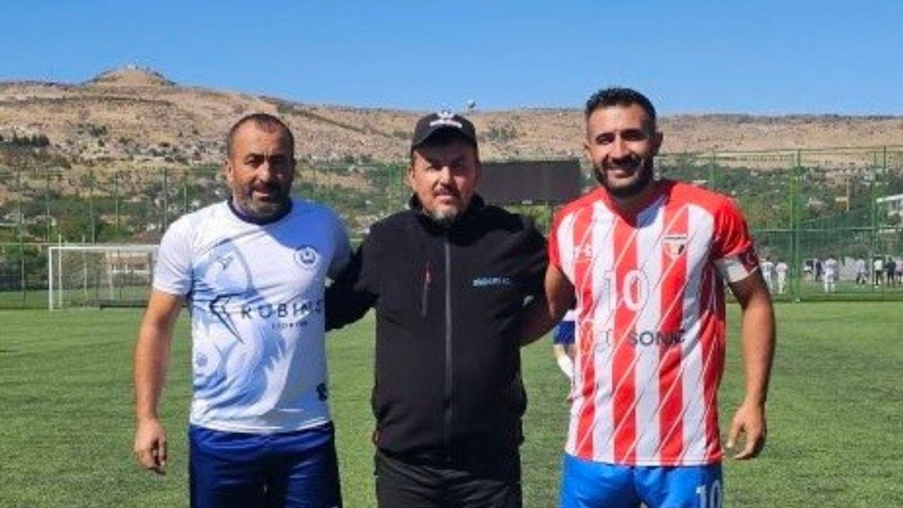 Abi kardeş maçta birbirlerine rakip oldu