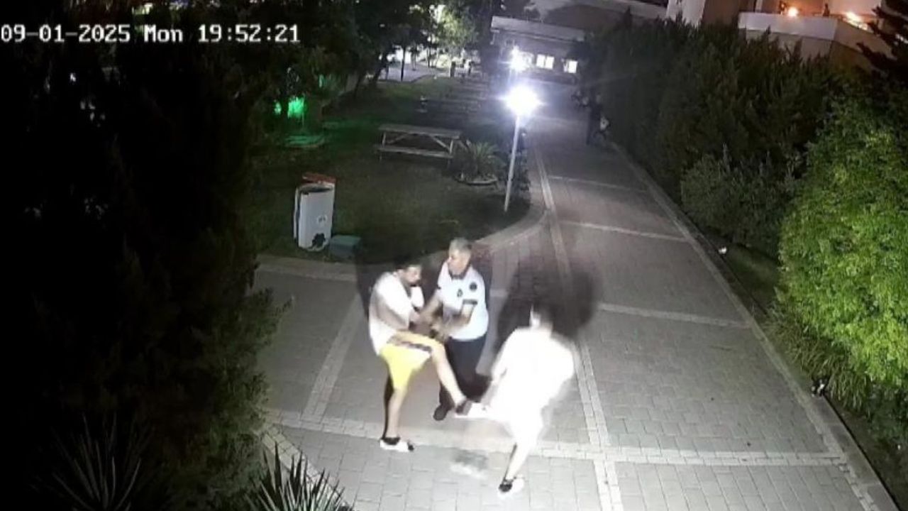13 Yaşındaki çocuğu site ortasında dövdü