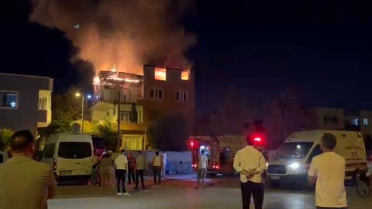 Adana’da 3 katlı ev alevlere teslim oldu!