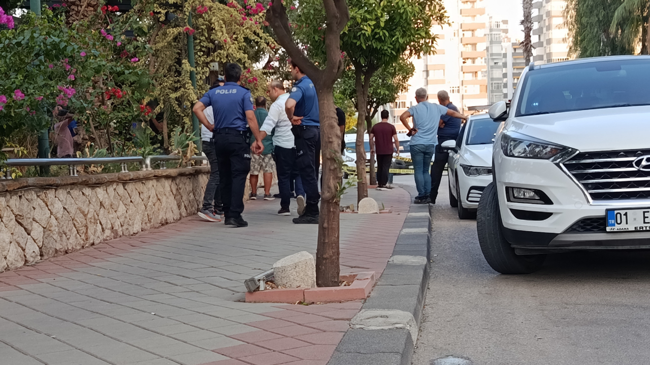 İşe alınmayan 17 yaşındaki genç, garsonu tabancayla vurdu