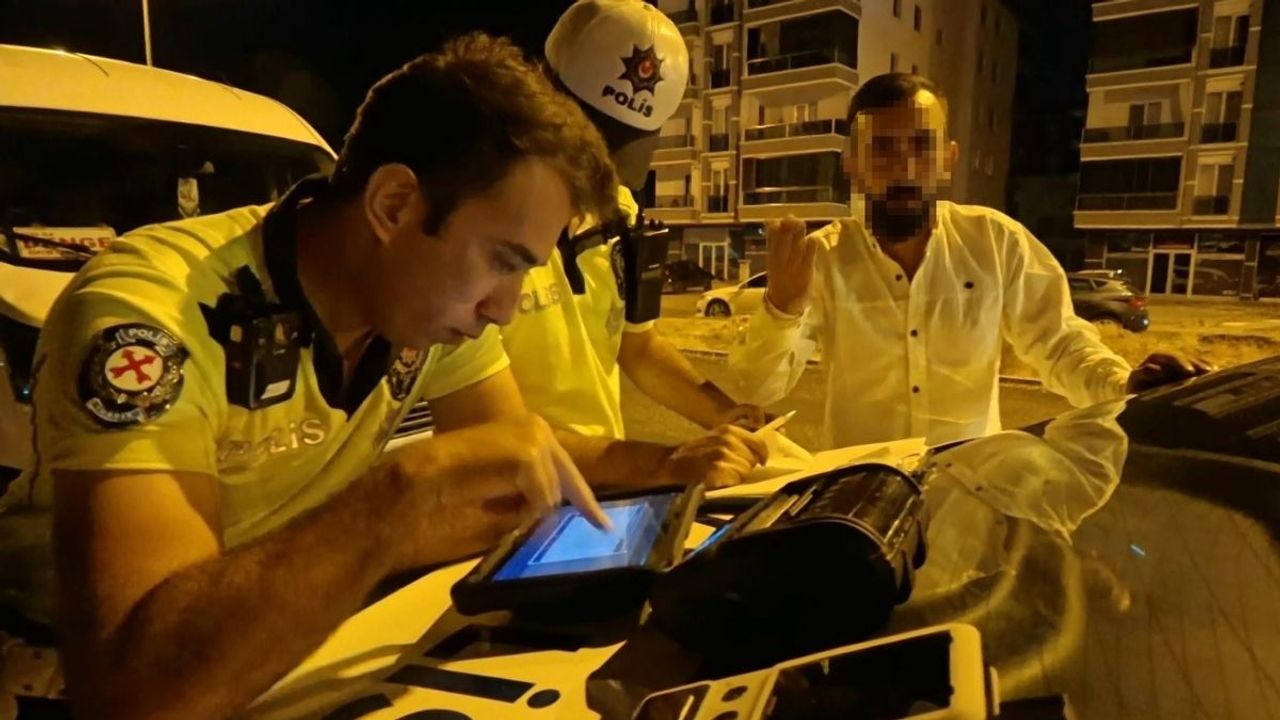 Aksaray’da 0.03 promil fazla alkolden ehliyetine el konulunca gazetecilere tepki gösterdi