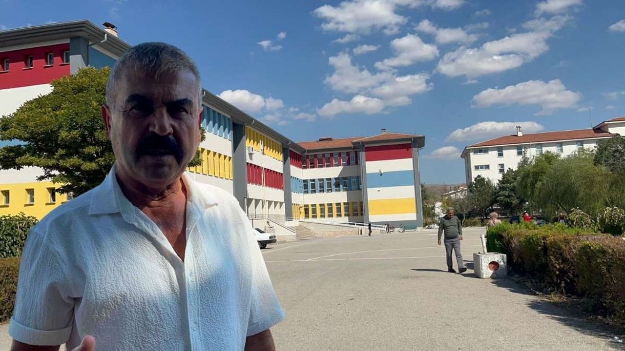 Okul bahçesinde müdüre yumruklu saldırı!