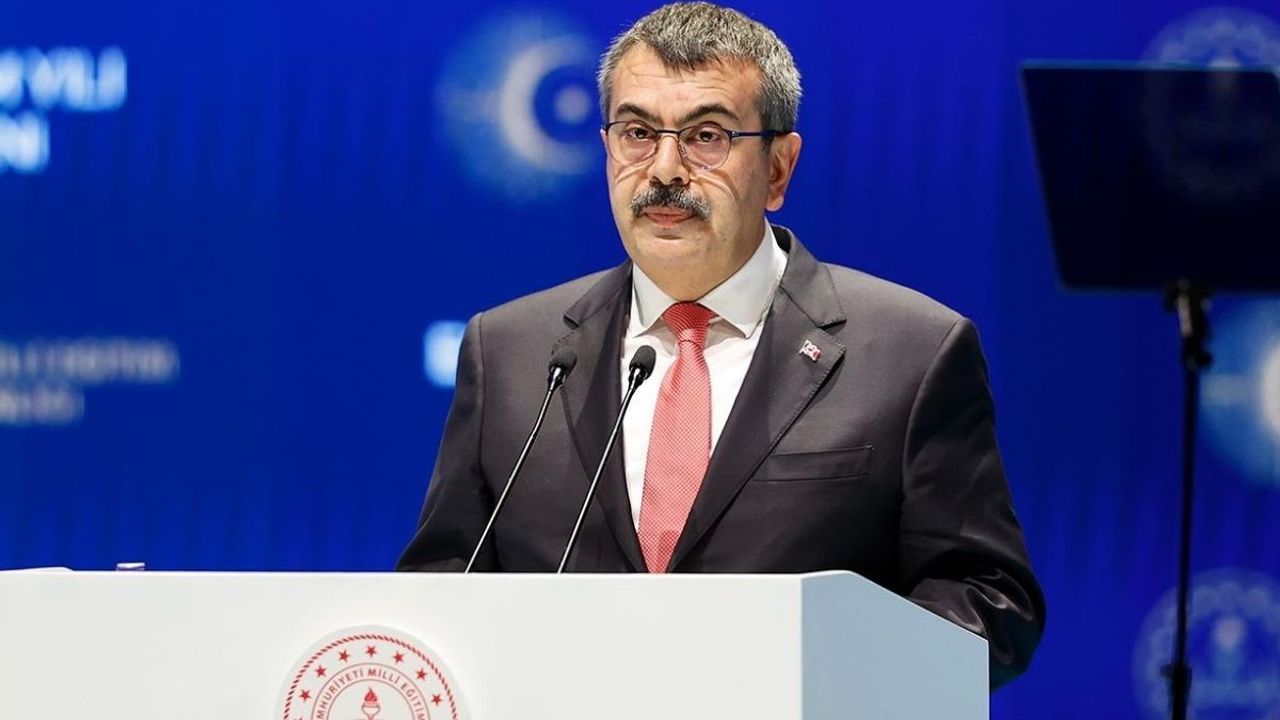 Bakan Tekin’den okullarda kayıt için para iddialarına net yanıt