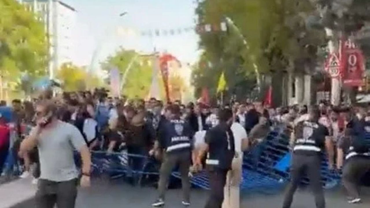 Ankara’da hareketli saatler CHP’liler barikatları yıktı