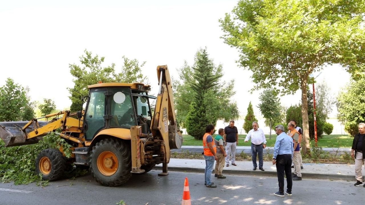 Başkan Yalçın, Ekipleriyle bir arada