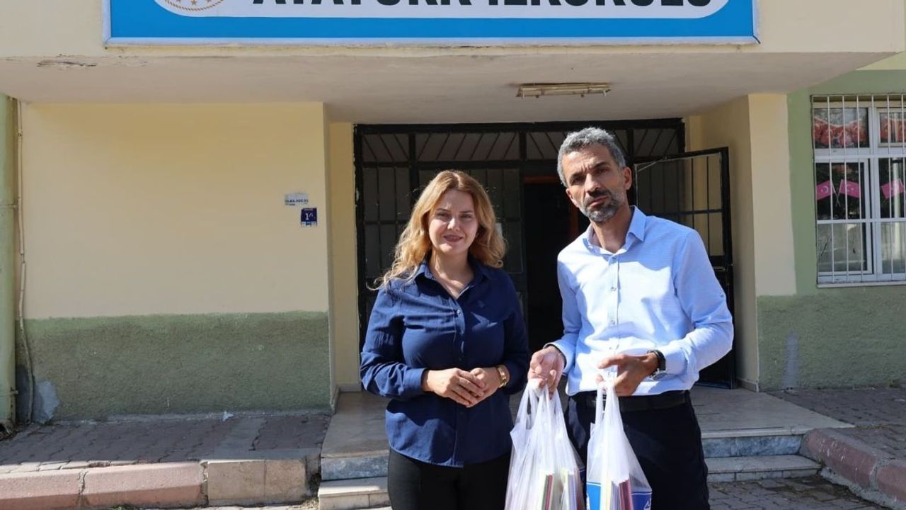 Bünyan Belediyesi’nden öğrencilere kırtasiye yardımı