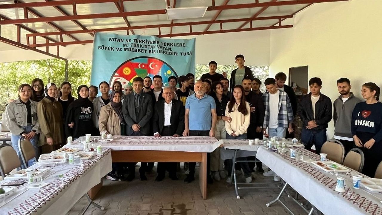 Başkan Memduh Büyükkılıç, Türk Dünyası gençleriyle Kayseri’de buluştu