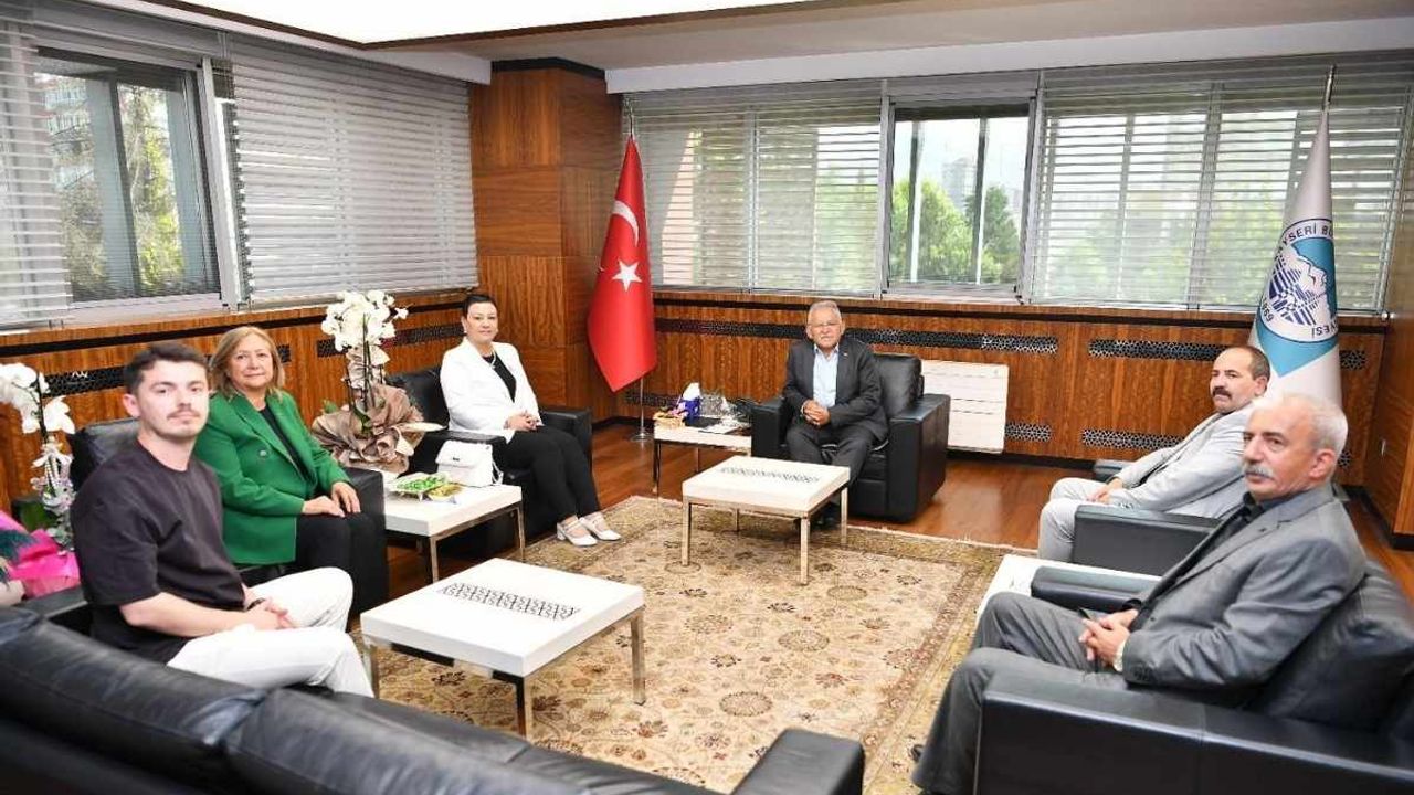 Başkan Büyükkılıç’a yoğun ziyaretçi trafiği