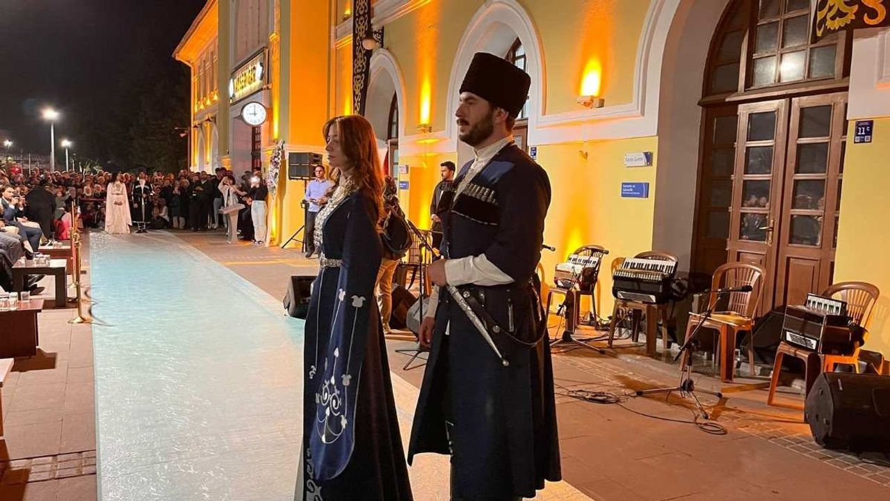 Kayseri’de Çerkes gecesi: Geleneksel kıyafetler büyüledi!