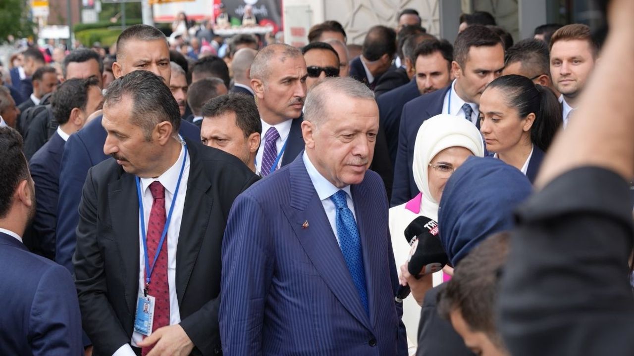 Cumhurbaşkanı Erdoğan Türkevi’nde Yoğun İlgiyle Karşılandı