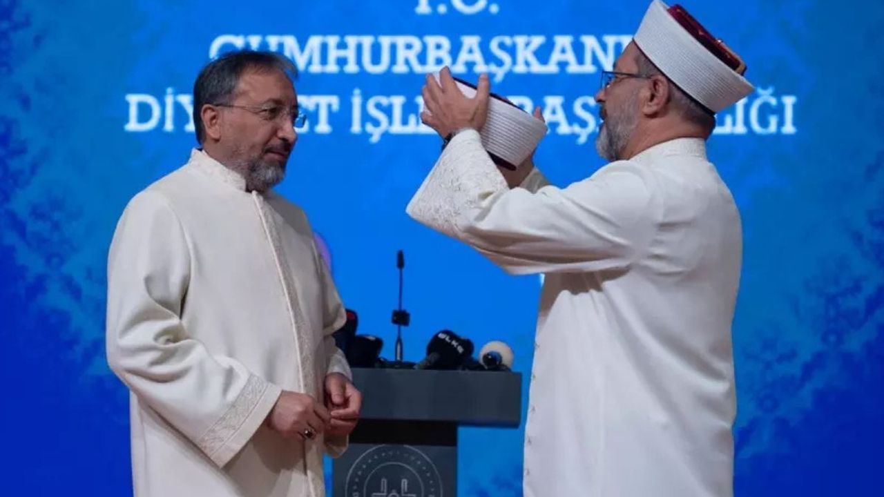Yeni Diyanet İşleri Başkanı Safi Arpaguş Ali Erbaş’ın elini öptü!