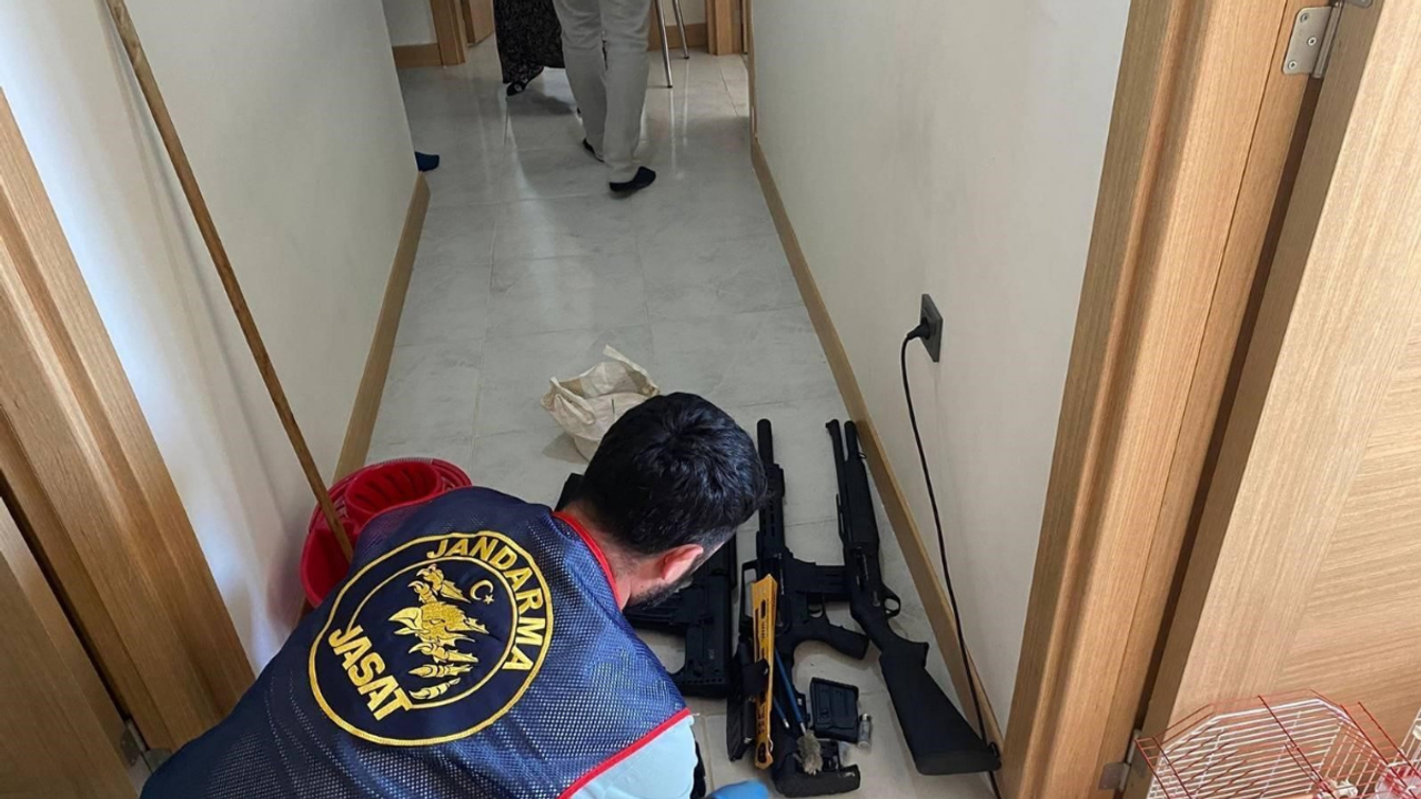 Jandarma evi aradı içerden cephane çıktı