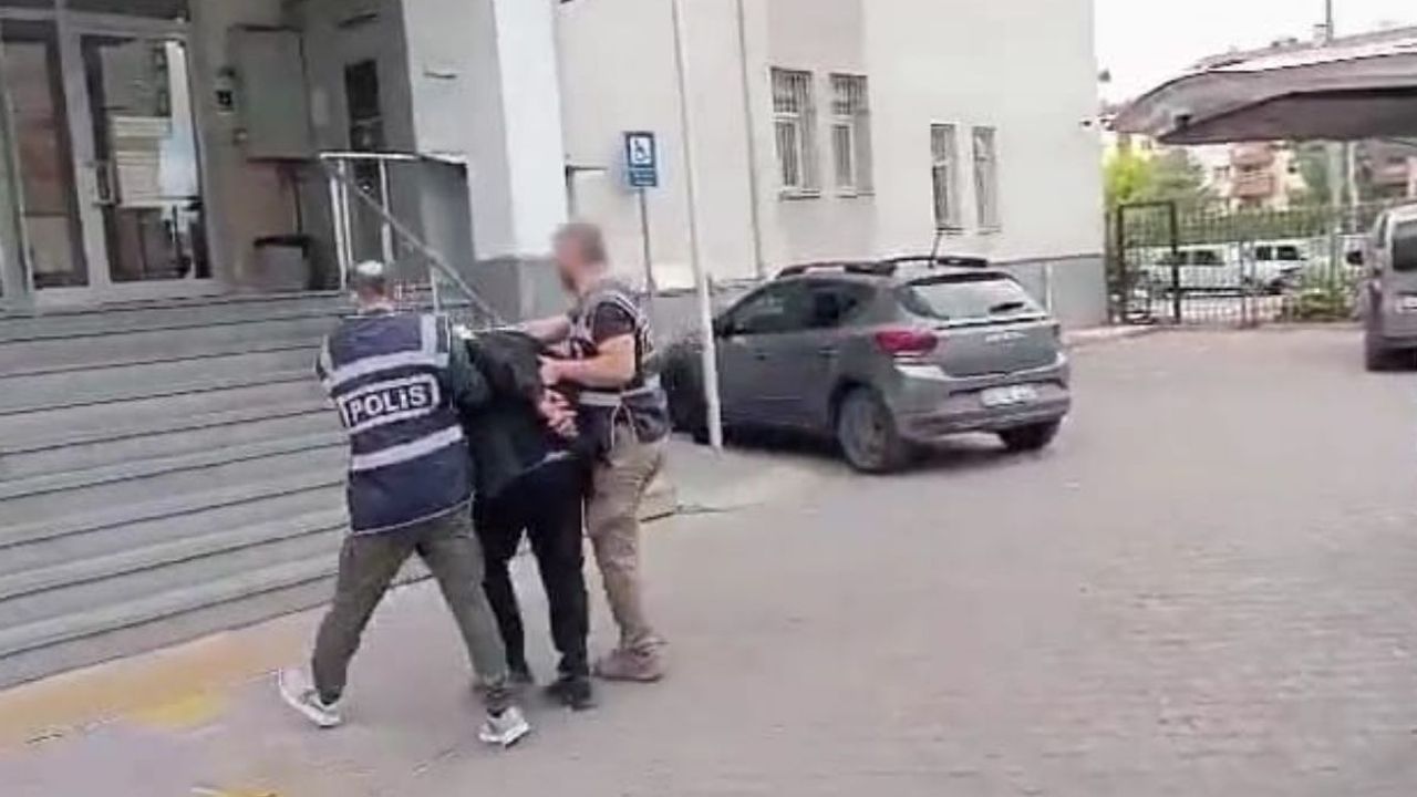 Kayseri'de göçmen kaçakçılığı ve müstehcenlik suçundan aranan şahıs yakalandı