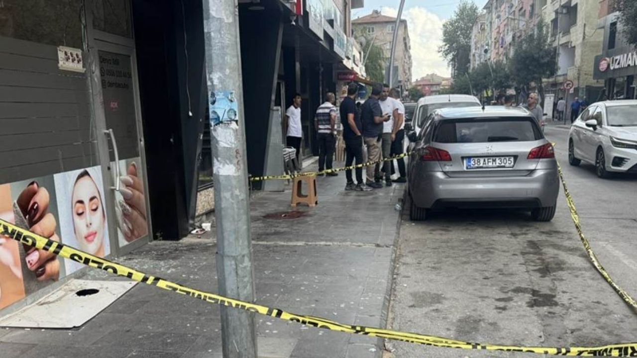 Tartışma büyüdü, sokak savaş alanına döndü!