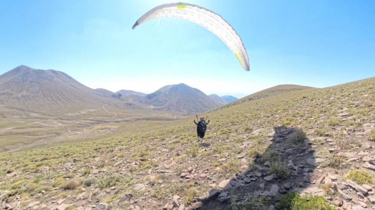 Erciyes’in Zirvesinde Nefes Kesen Uçuş