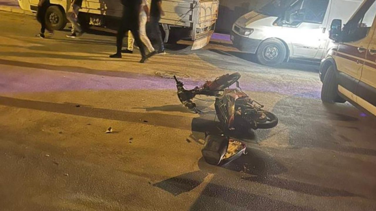 Motosikletle otomobil çarpıştı: 1 yaralı!