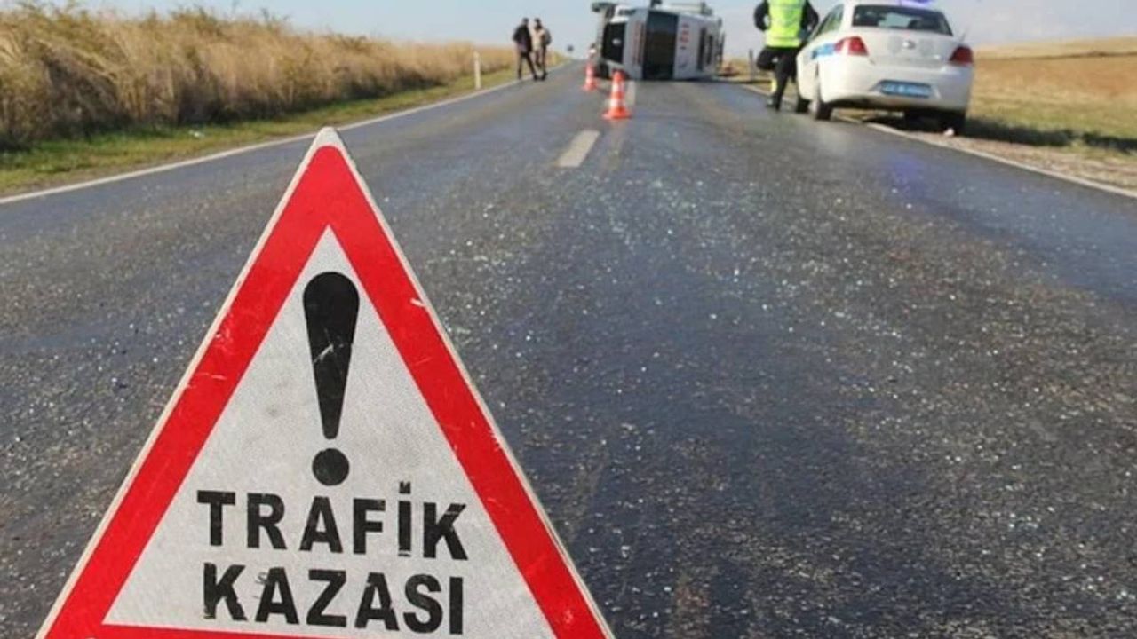 Pozantı yolunda feci kaza! Saman yüklü tır devrildi