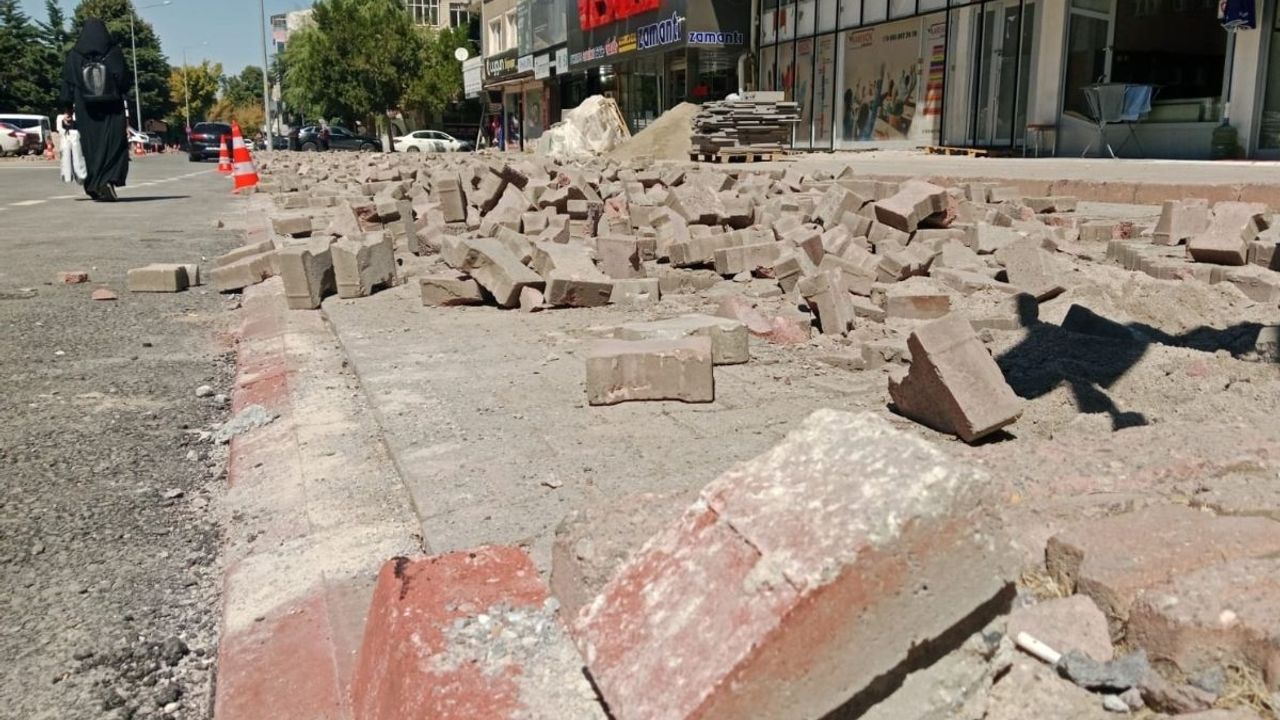 Kayseri Sahabiye Mahallesi’ndeki yol çalışmaları vatandaşları ikiye böldü