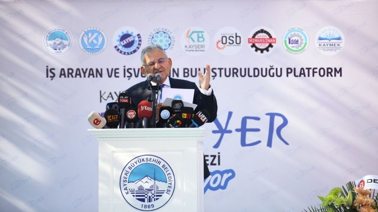 Kayseri Kariyer Merkezinde vatandaş iş sahibi oluyor