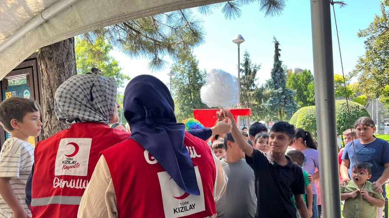 Kayseri’de okula başlayan çocuklara kırtasiye desteği
