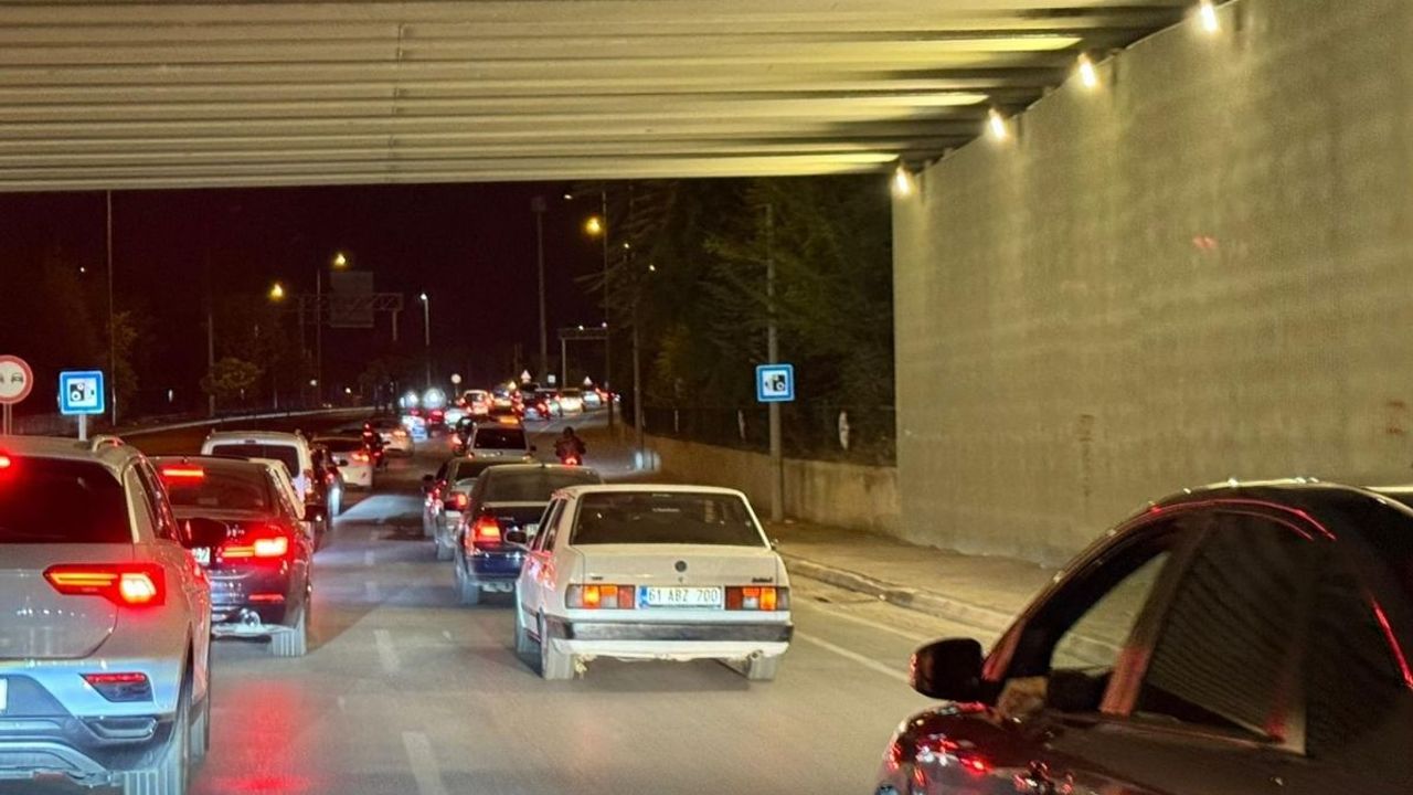 Talas Millet Bahçesi’nde Bengü Coşkusu: Yollar Kapalı, Halk Konser Alanına Akın Etti
