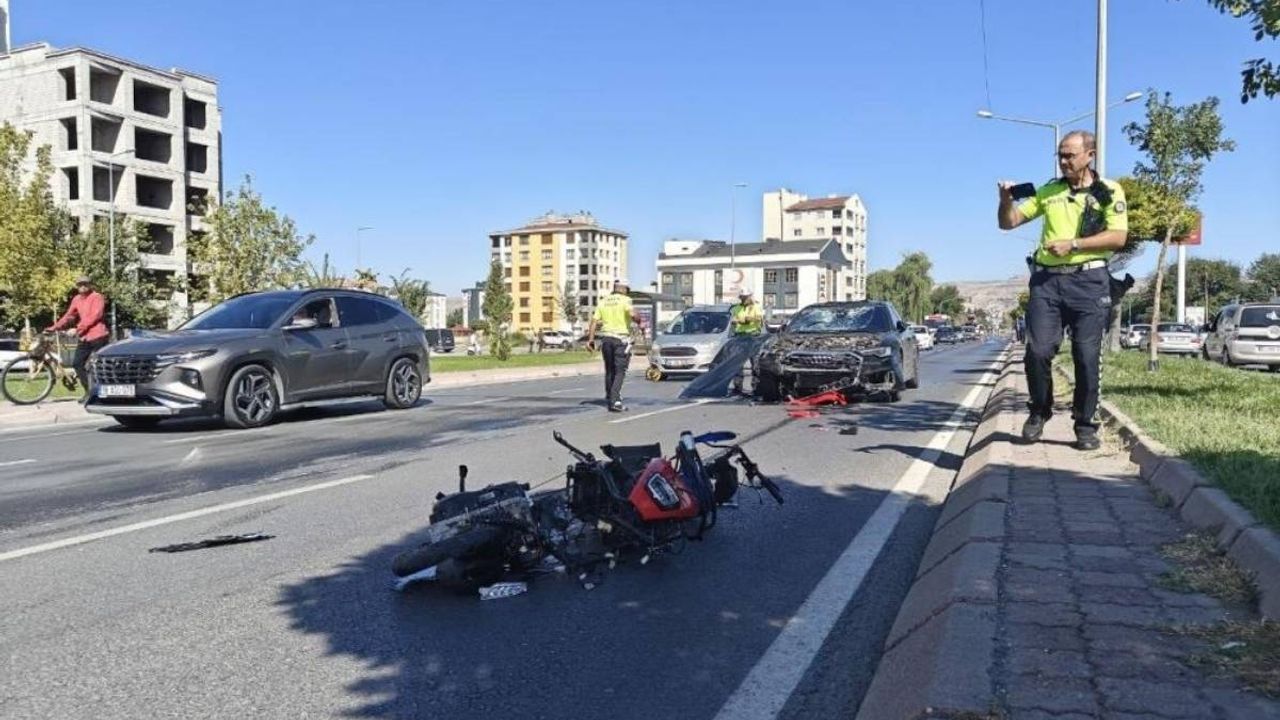 Kayseri’de otomobil ile motosiklet çarpıştı: Kadın sürücü hayatını kaybetti