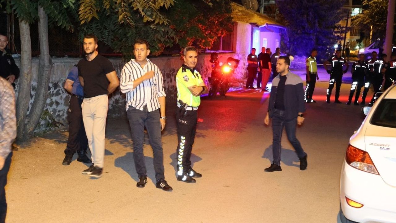 Komşusuna ve ailesine kurşun yağdırdı! Sonra canına kıydı