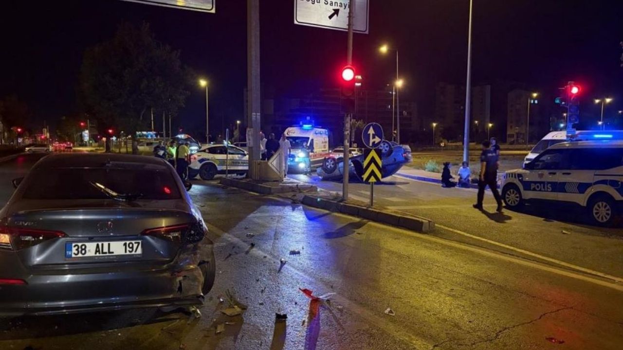 Kayseri'de alkollü sürücü trafiği birbirine kattı!
