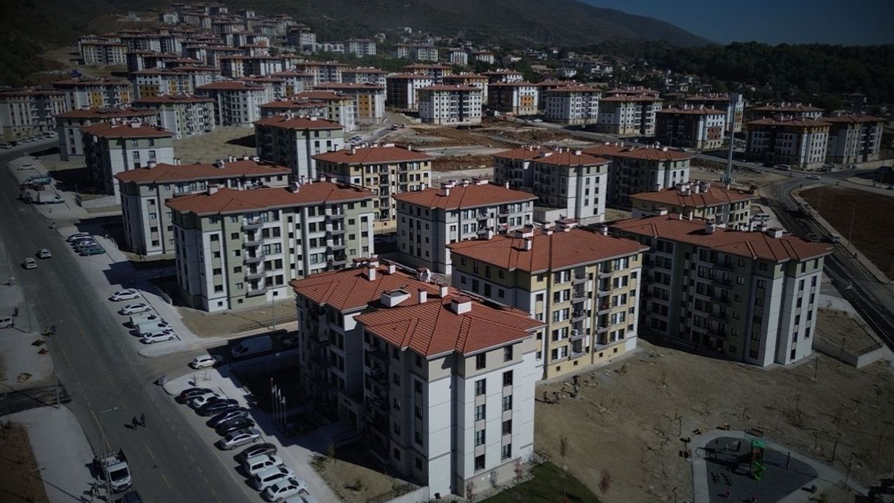 Konut piyasasında 30 yaş üstü alarmı: Eskiyi sat, yeniye geç trendi güçleniyor
