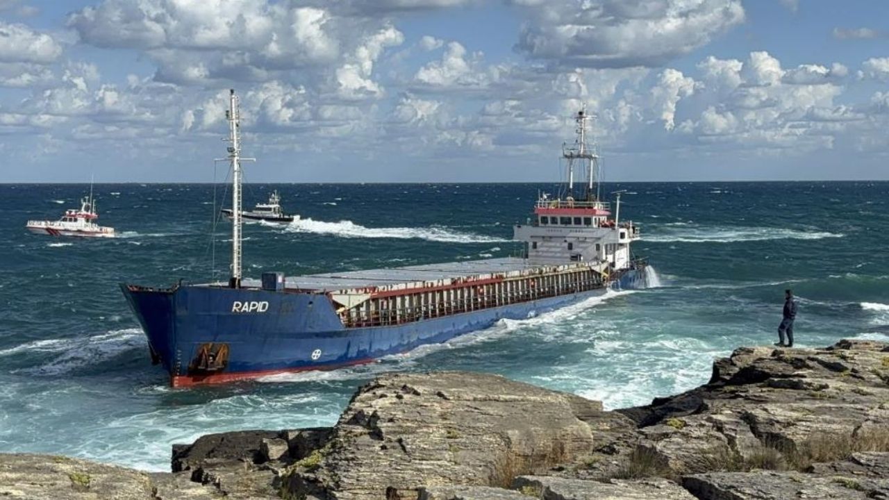 Kocaeli'de kargo gemisi karaya oturdu! Çok sayıda kurtarma ekibi sevk edildi