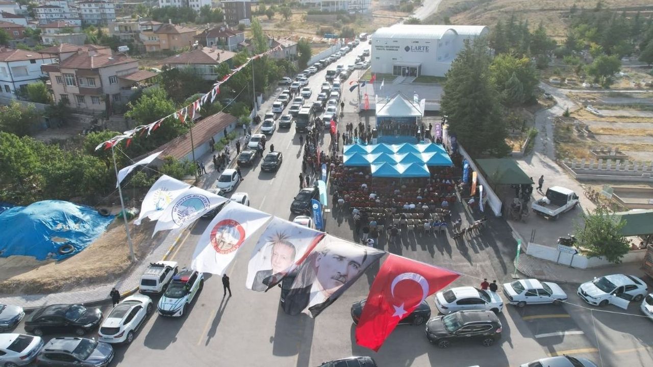 Kayseri'nin yeni tekstil fabrikası görkemli törenle açıldı!
